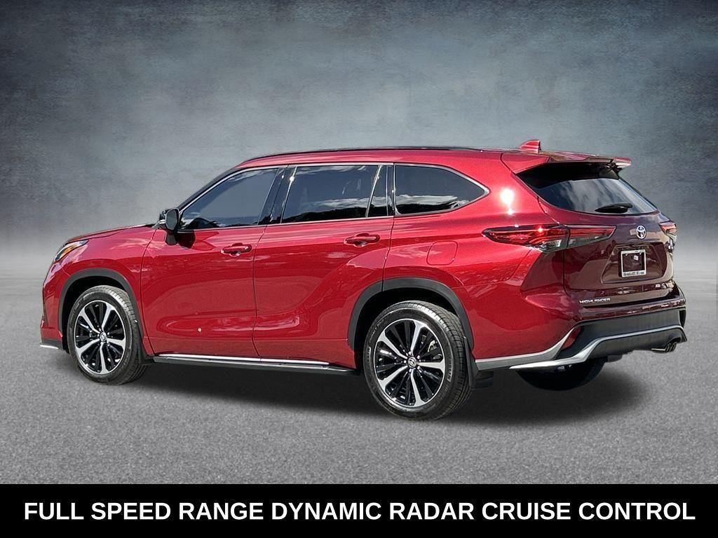 used 2022 Toyota Highlander car, priced at $34,599