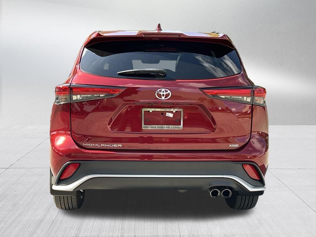 used 2022 Toyota Highlander car, priced at $37,299