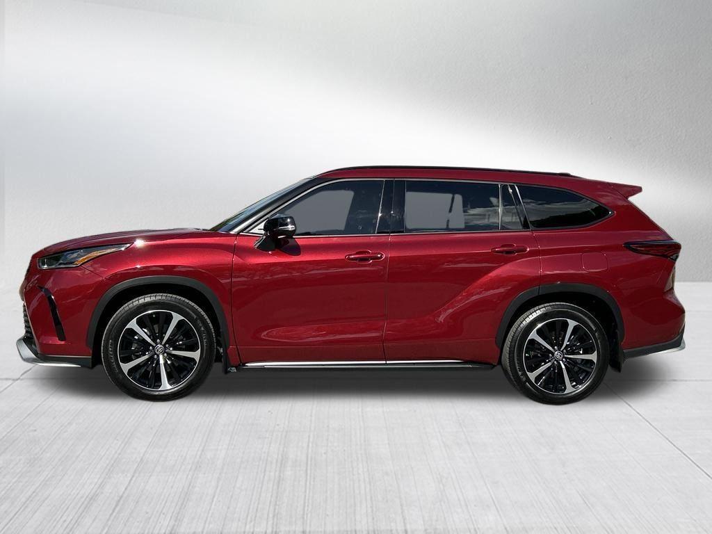 used 2022 Toyota Highlander car, priced at $37,299