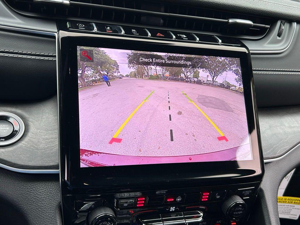 new 2025 Jeep Grand Cherokee car, priced at $42,820