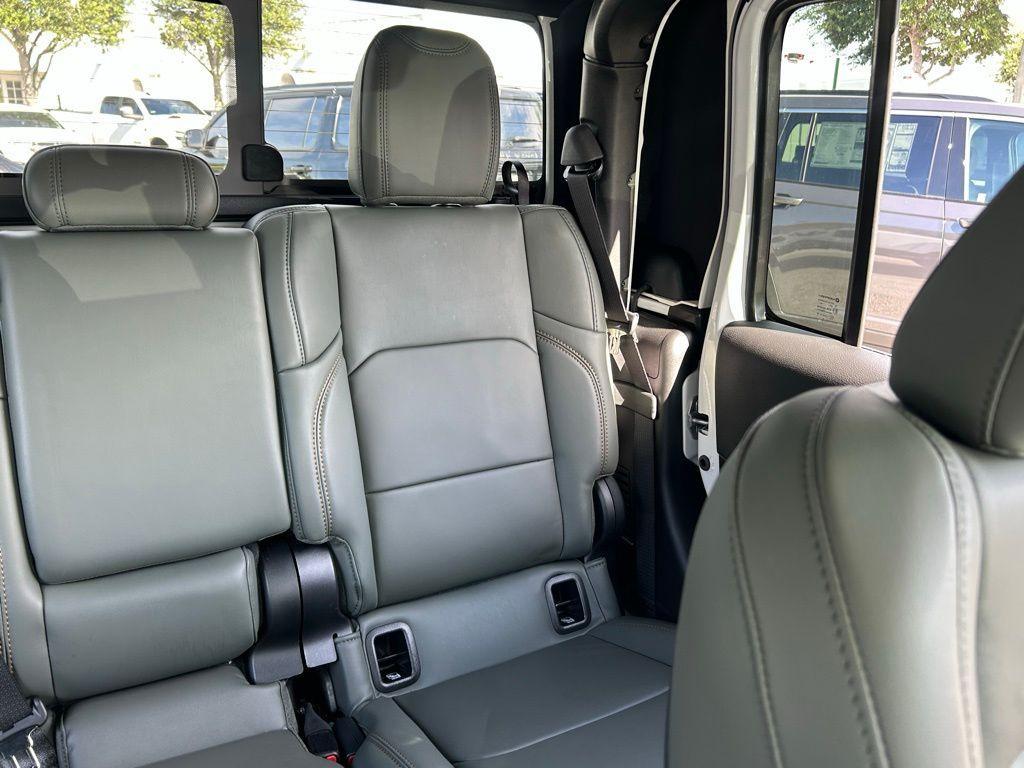 new 2025 Jeep Gladiator car, priced at $53,214