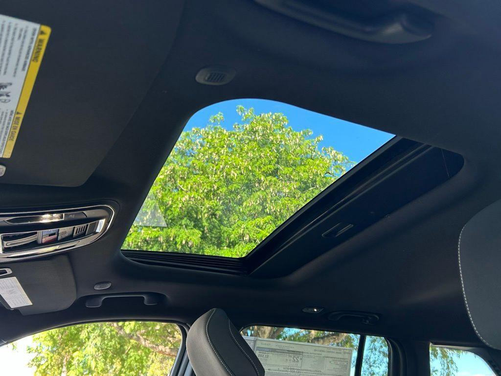 new 2025 Jeep Grand Cherokee car, priced at $33,991