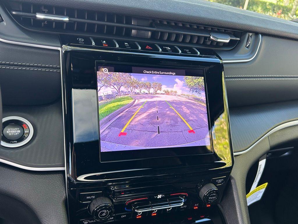 new 2025 Jeep Grand Cherokee car, priced at $33,991