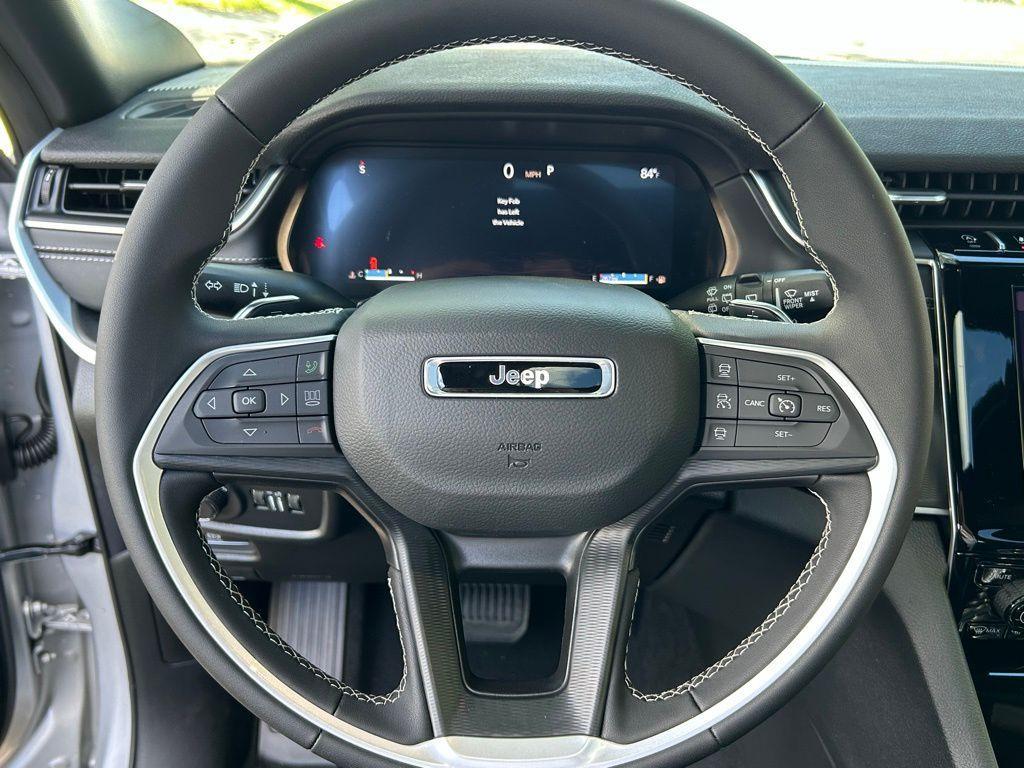 new 2025 Jeep Grand Cherokee car, priced at $33,991