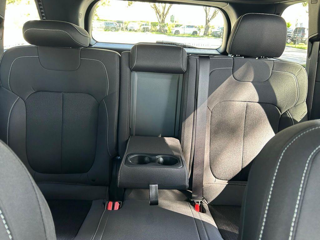 new 2025 Jeep Grand Cherokee car, priced at $33,991