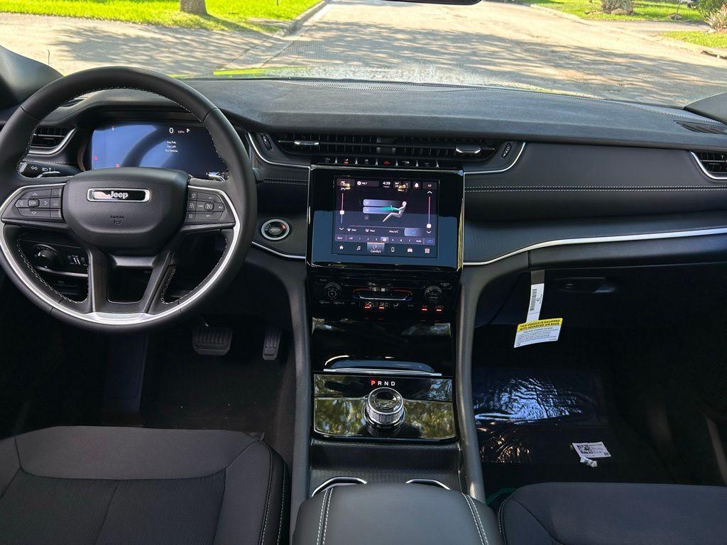 new 2025 Jeep Grand Cherokee car, priced at $33,991