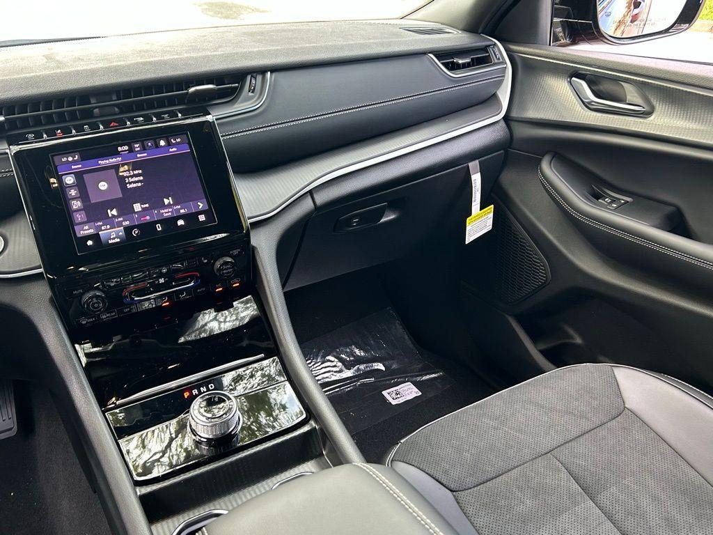 new 2025 Jeep Grand Cherokee car, priced at $38,857