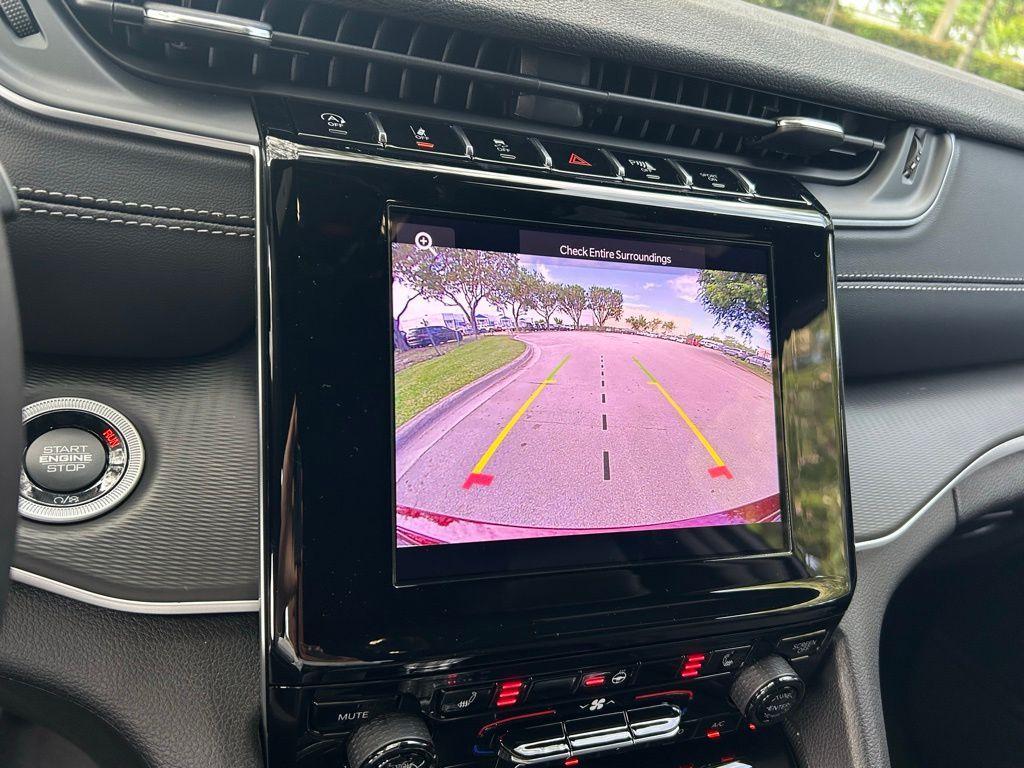 new 2025 Jeep Grand Cherokee car, priced at $38,857