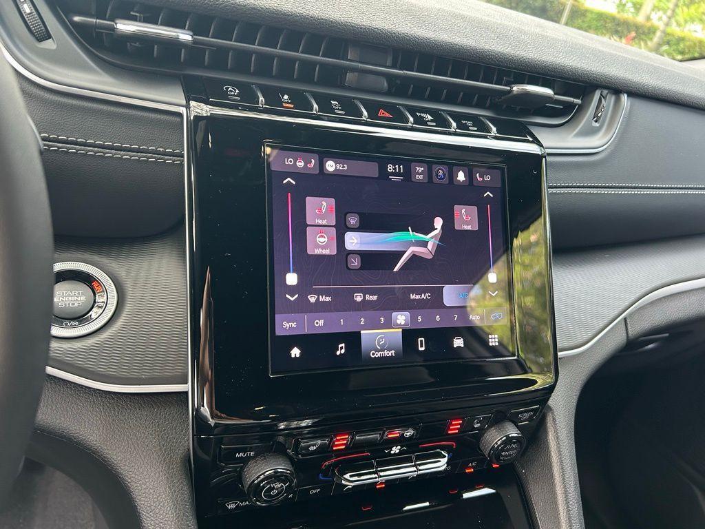 new 2025 Jeep Grand Cherokee car, priced at $38,857