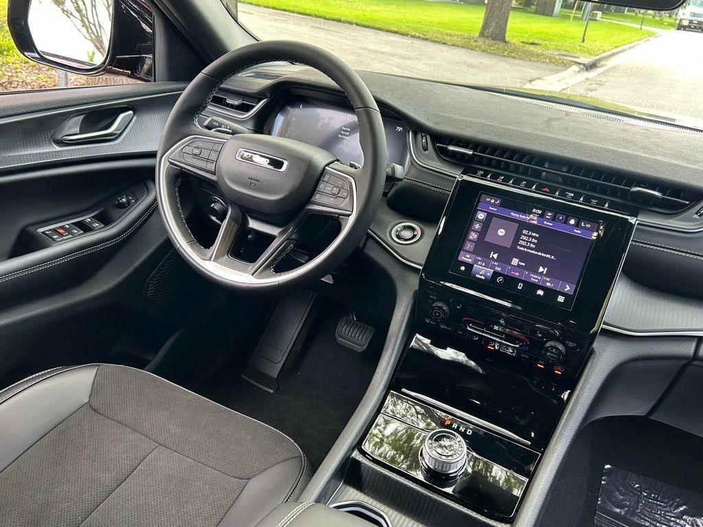 new 2025 Jeep Grand Cherokee car, priced at $38,857