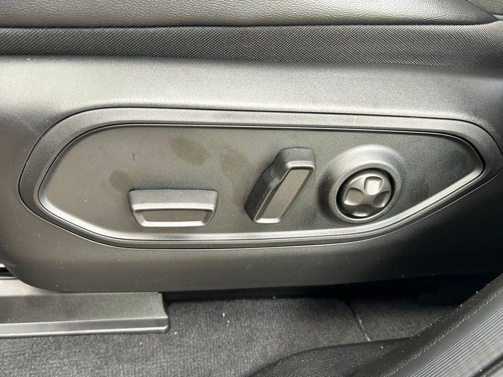 new 2025 Jeep Grand Cherokee car, priced at $38,857