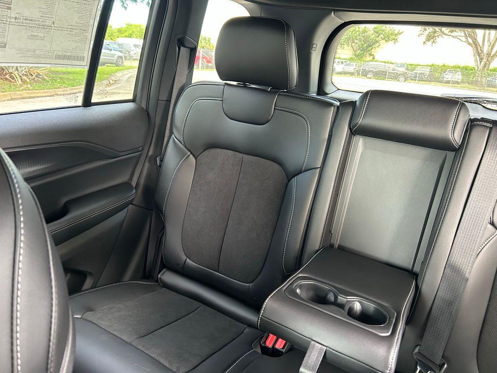 new 2025 Jeep Grand Cherokee car, priced at $38,857