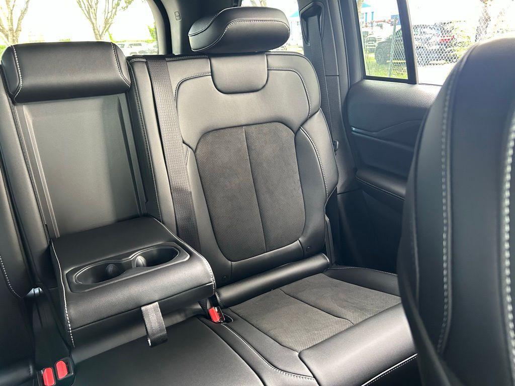 new 2025 Jeep Grand Cherokee car, priced at $38,857