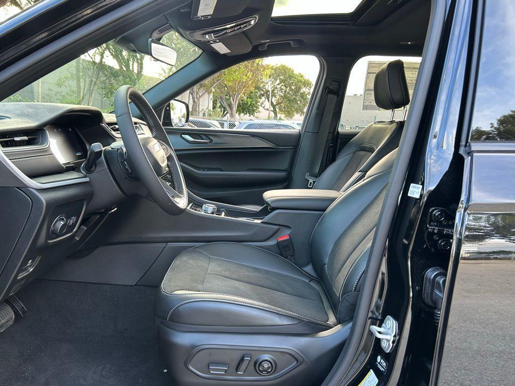 new 2025 Jeep Grand Cherokee L car, priced at $41,021