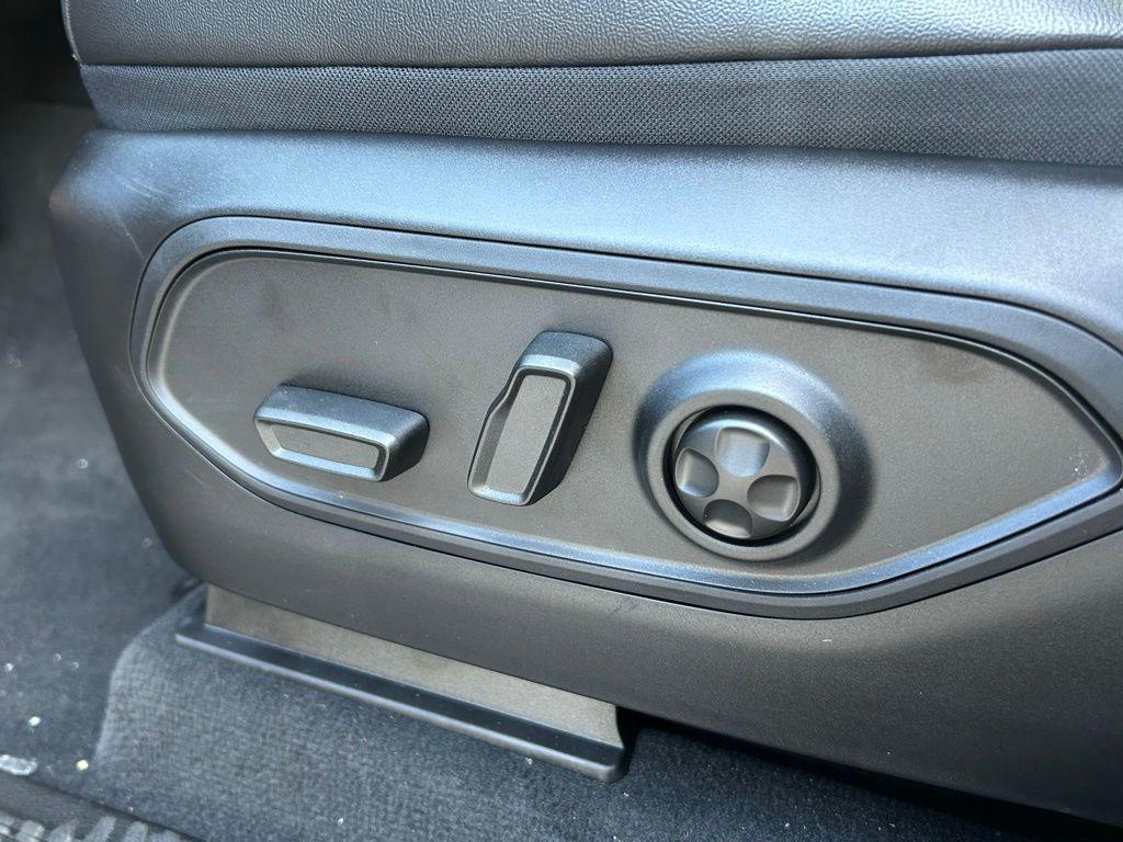 new 2025 Jeep Grand Cherokee L car, priced at $41,021