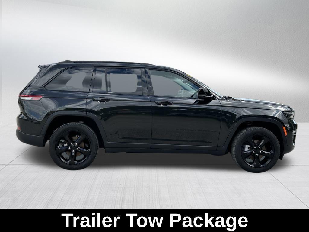 used 2024 Jeep Grand Cherokee car, priced at $35,996