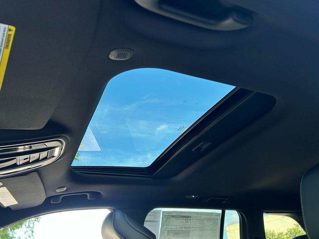 new 2025 Jeep Grand Cherokee car, priced at $39,951