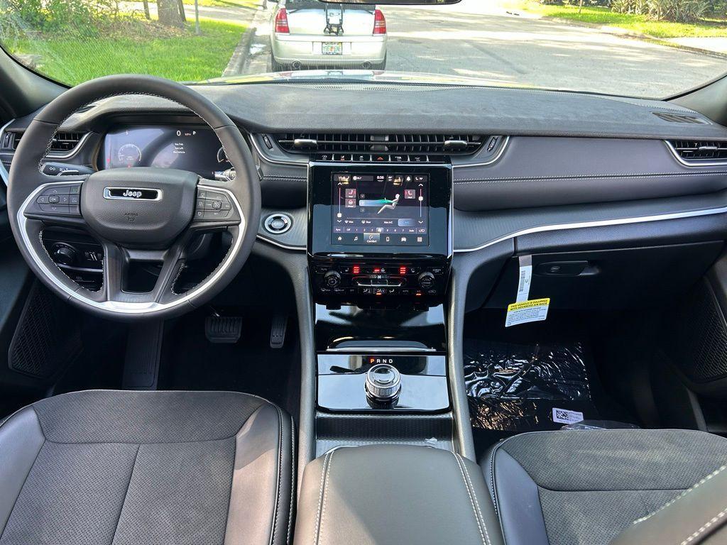 new 2025 Jeep Grand Cherokee car, priced at $39,951