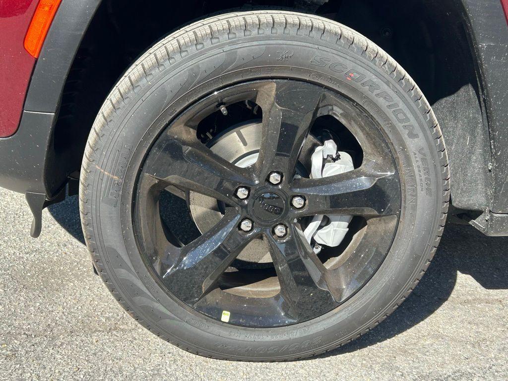 new 2025 Jeep Grand Cherokee car, priced at $39,983