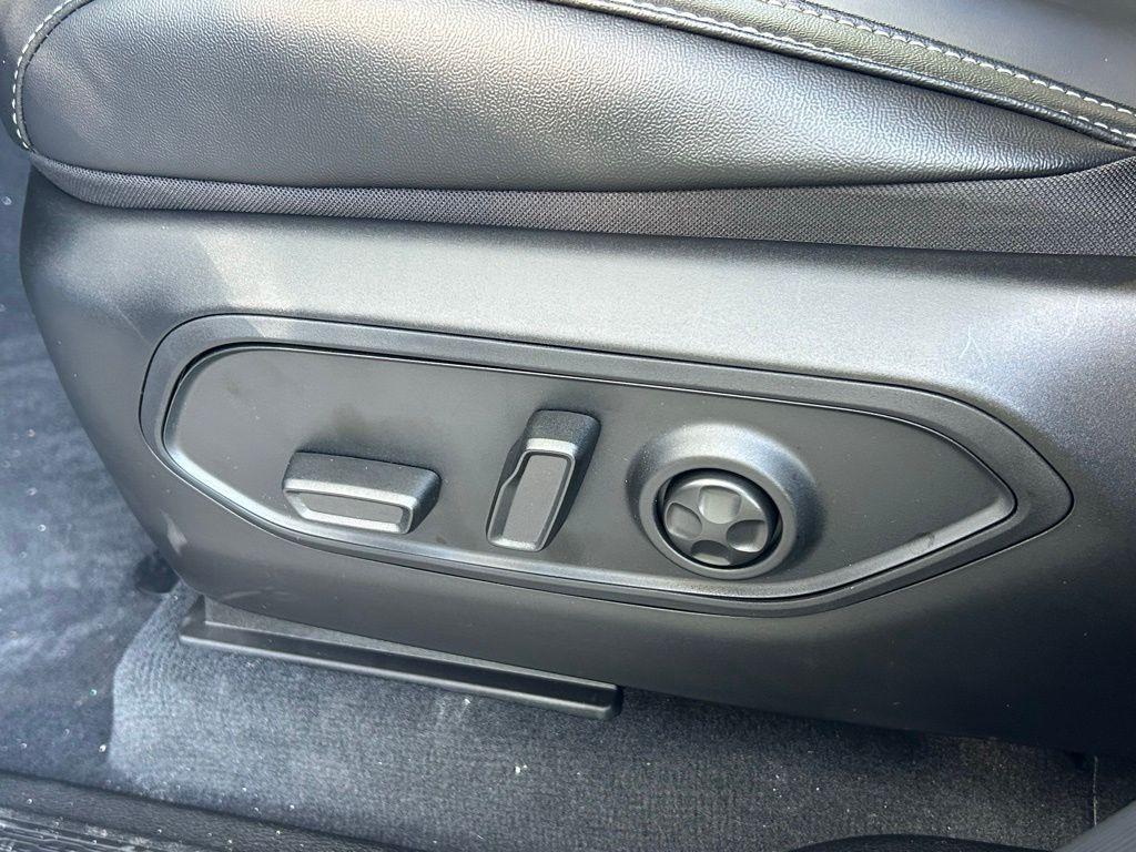 new 2025 Jeep Grand Cherokee car, priced at $39,589