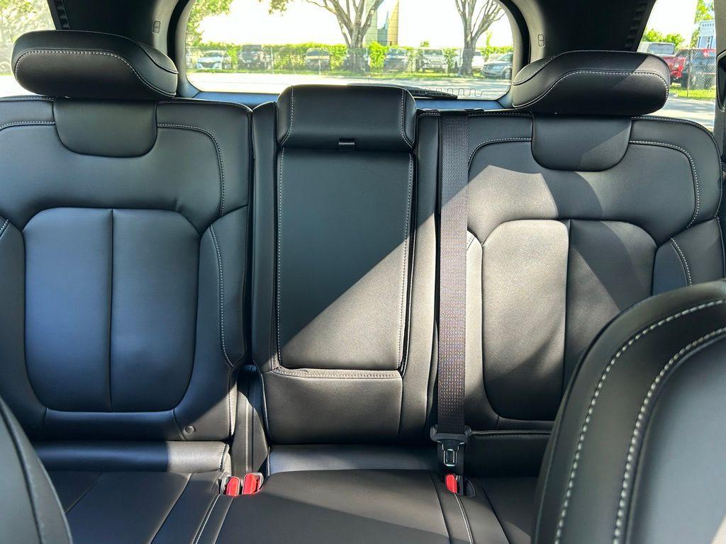 new 2025 Jeep Grand Cherokee car, priced at $39,589