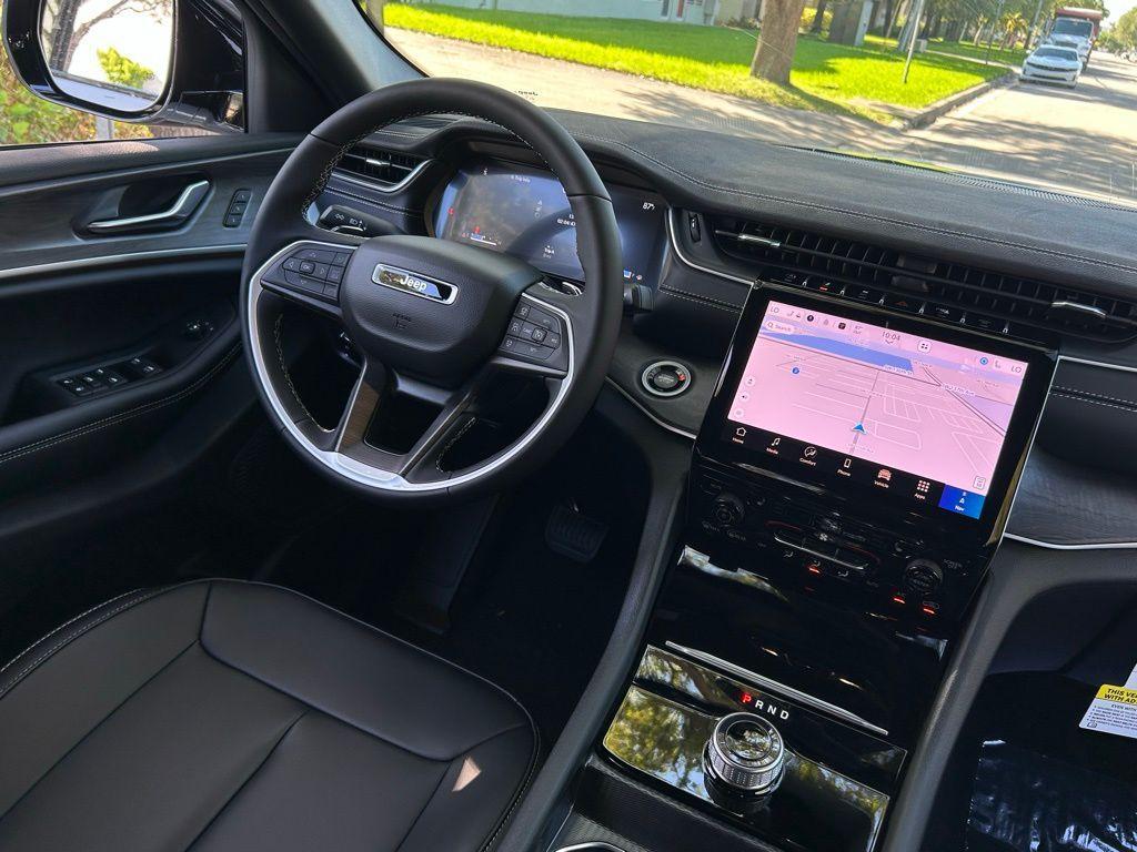 new 2025 Jeep Grand Cherokee car, priced at $39,589