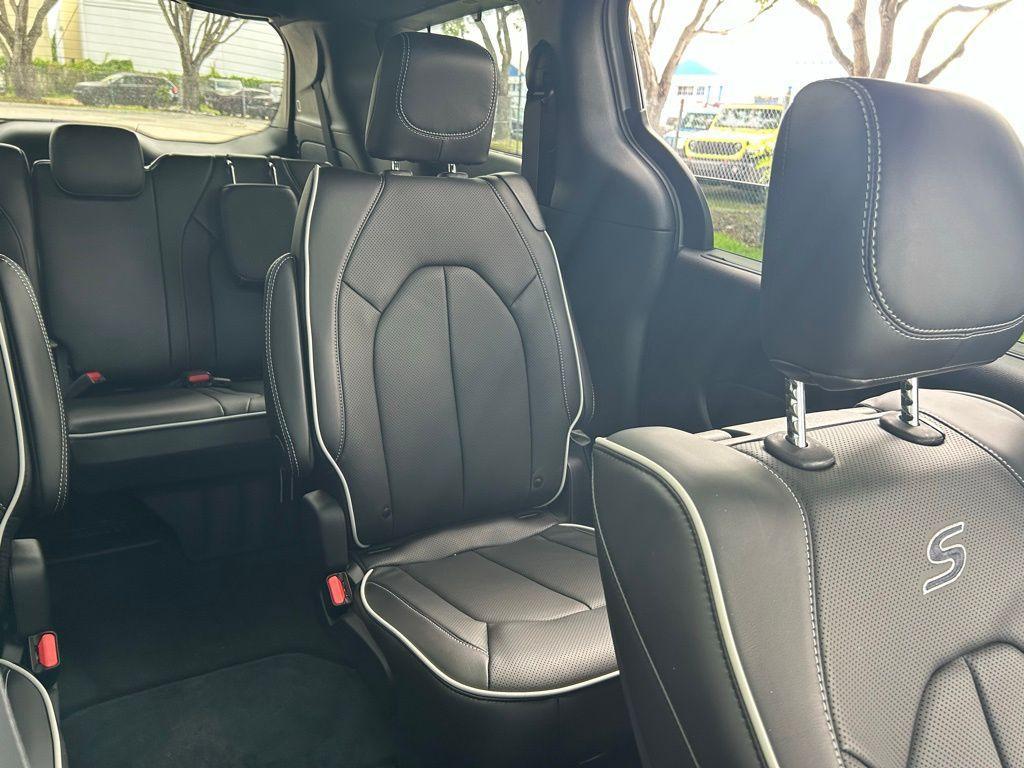 new 2025 Chrysler Pacifica car, priced at $49,928