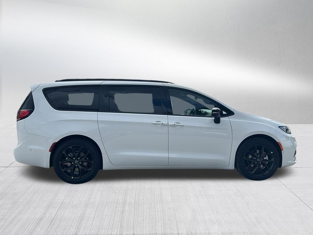 new 2025 Chrysler Pacifica car, priced at $49,928