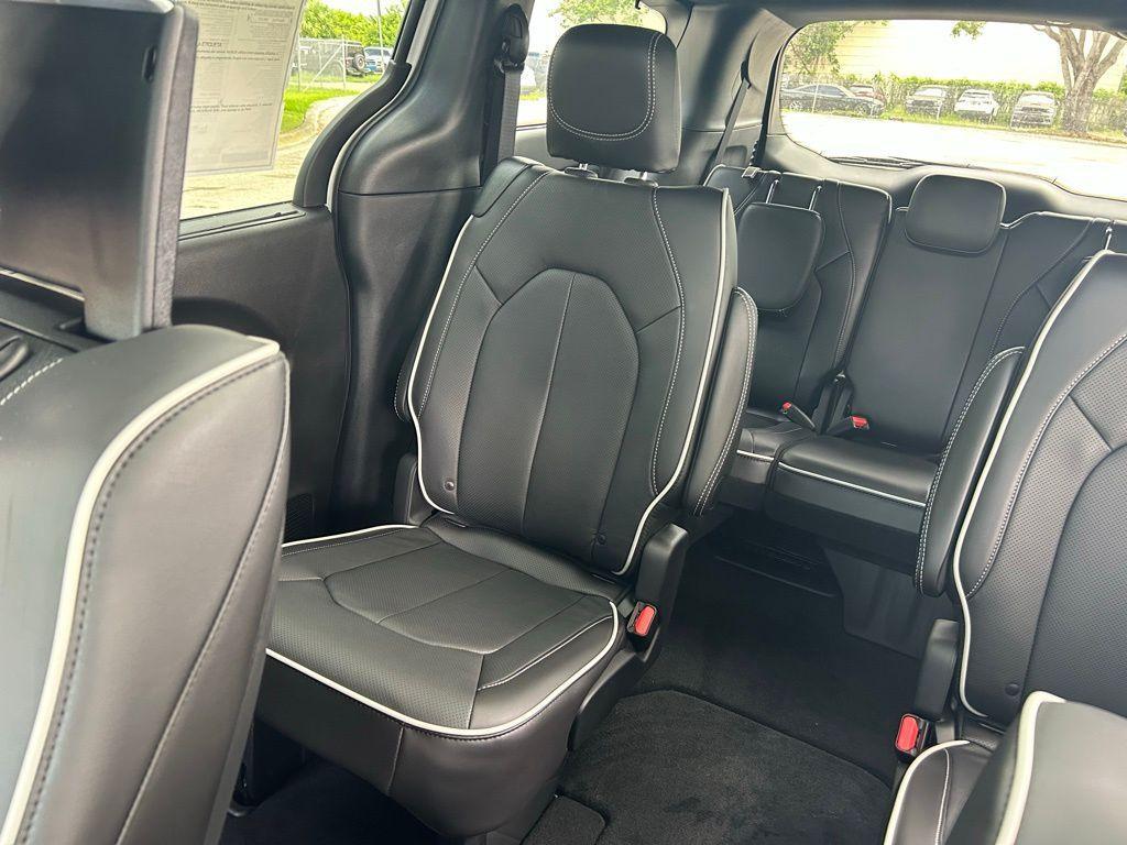 new 2025 Chrysler Pacifica car, priced at $49,928