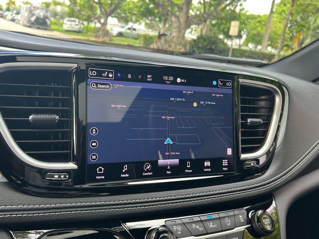 new 2025 Chrysler Pacifica car, priced at $49,928