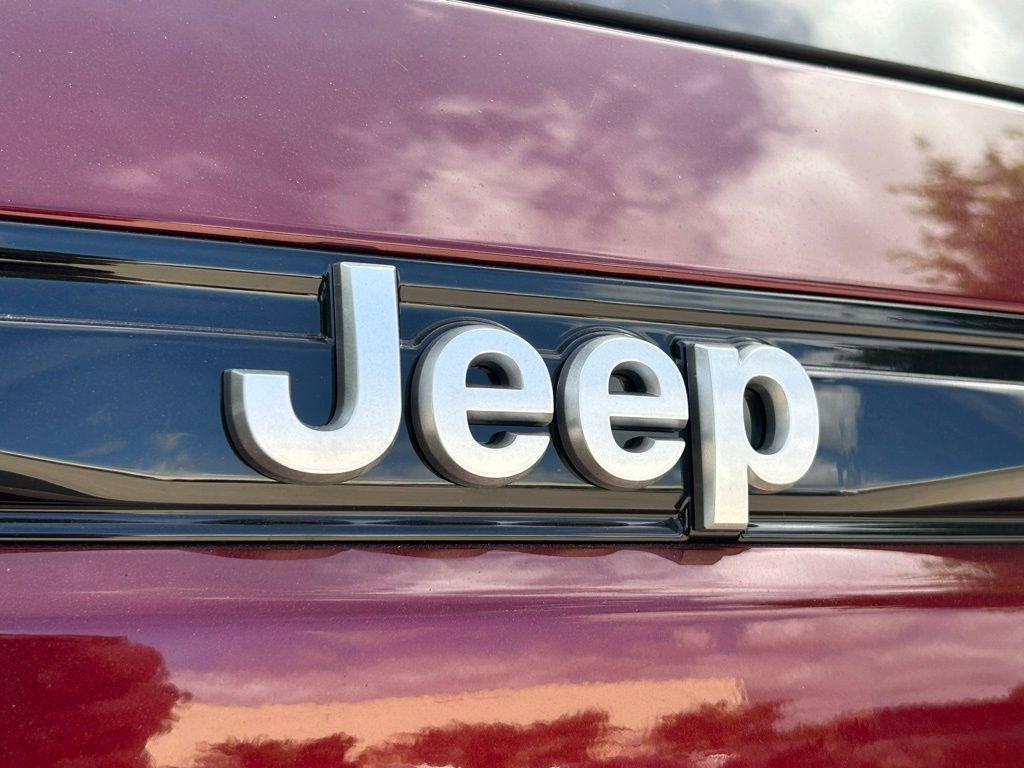 new 2025 Jeep Grand Cherokee car, priced at $33,377