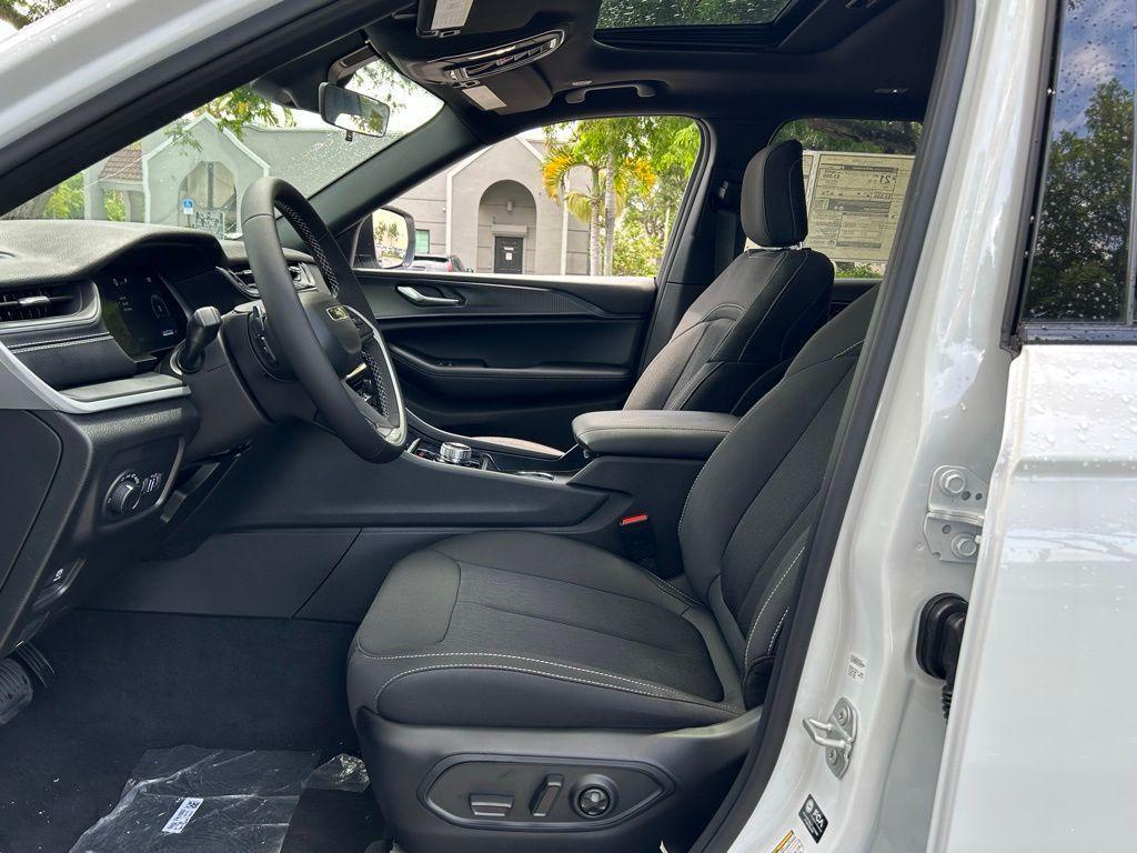 new 2025 Jeep Grand Cherokee L car, priced at $35,690