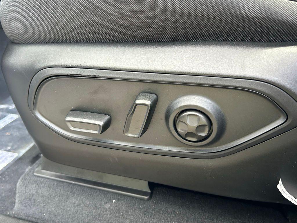 new 2025 Jeep Grand Cherokee L car, priced at $35,690