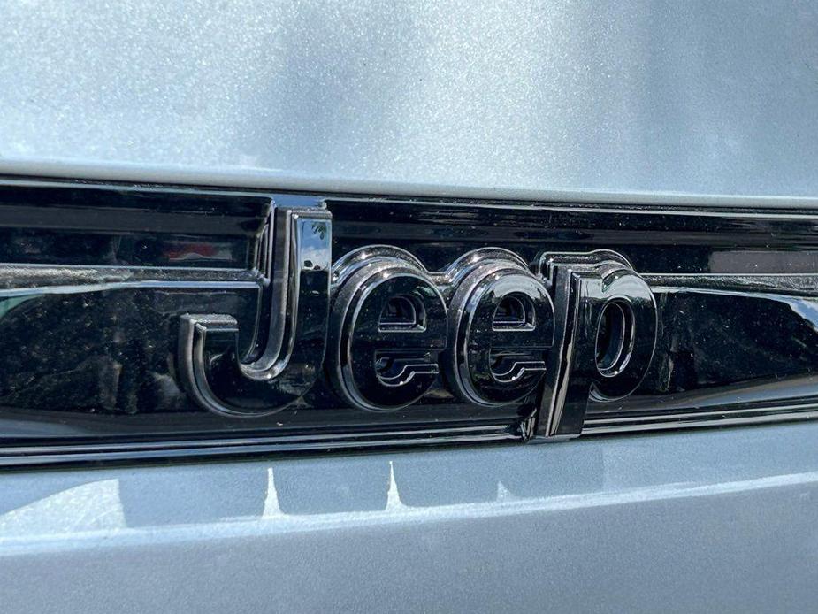 new 2024 Jeep Grand Cherokee car, priced at $37,107