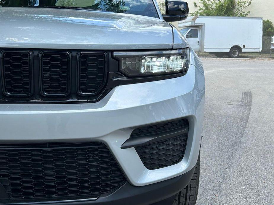 new 2024 Jeep Grand Cherokee car, priced at $37,107