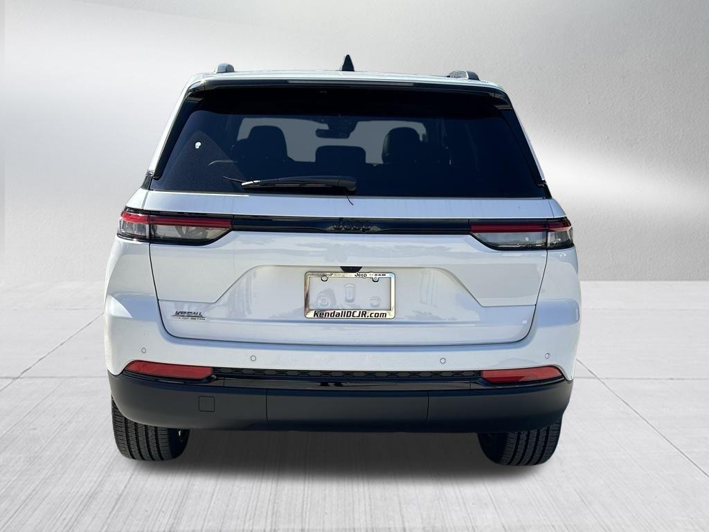 new 2025 Jeep Grand Cherokee car, priced at $38,452