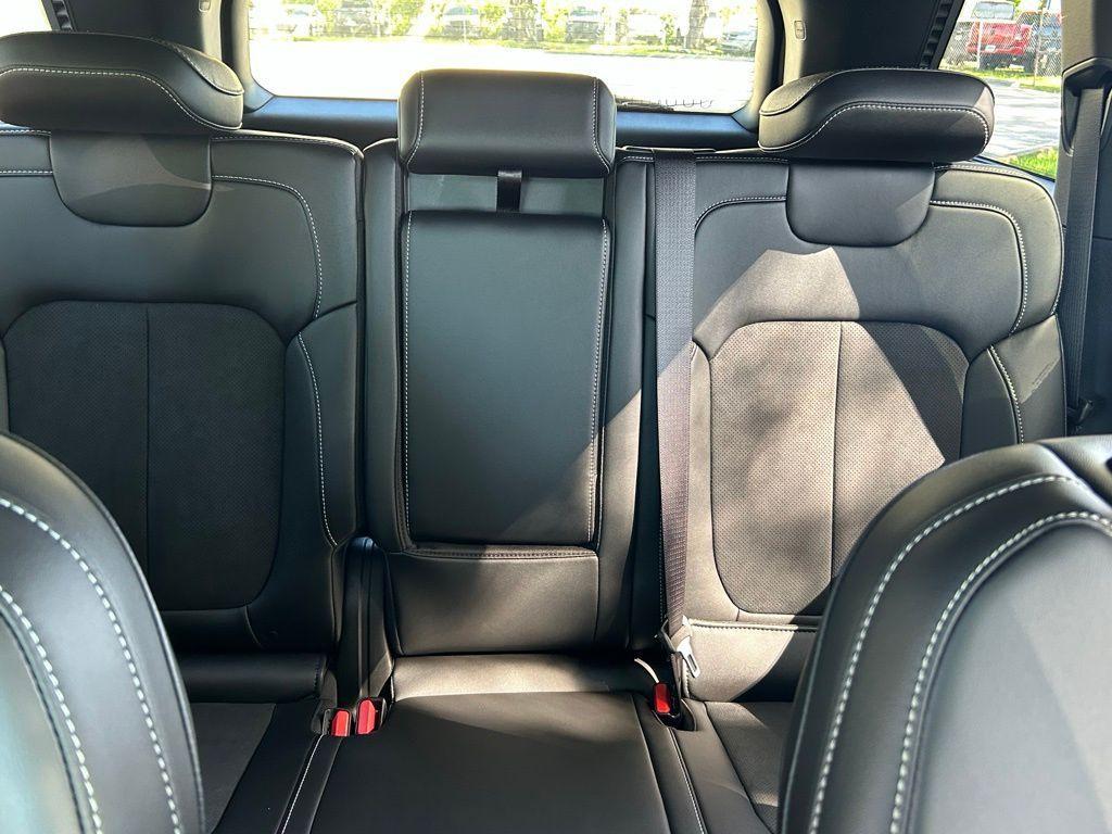 new 2025 Jeep Grand Cherokee car, priced at $38,452