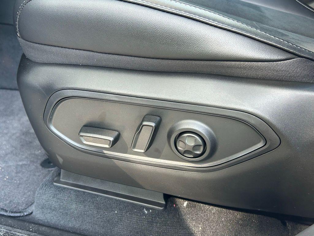 new 2025 Jeep Grand Cherokee car, priced at $38,452