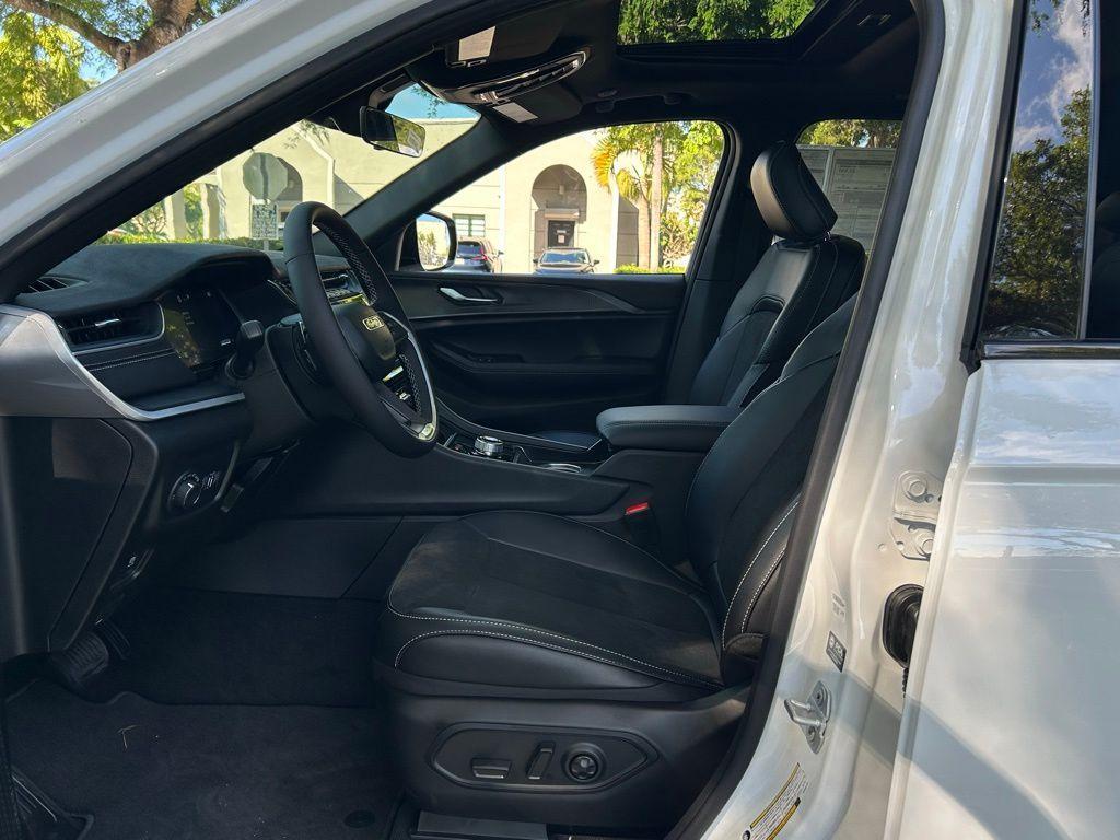 new 2025 Jeep Grand Cherokee car, priced at $38,452