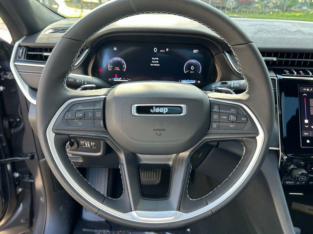 new 2025 Jeep Grand Cherokee car, priced at $41,821