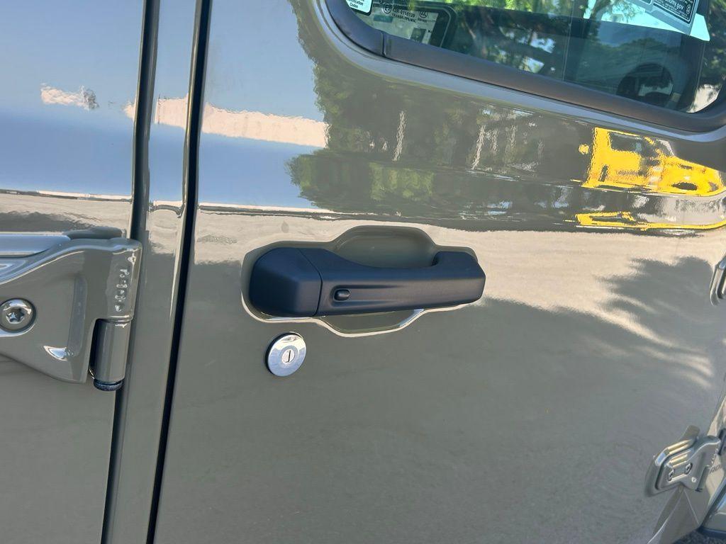 new 2025 Jeep Gladiator car, priced at $45,947