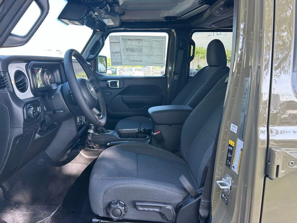 new 2025 Jeep Gladiator car, priced at $45,947