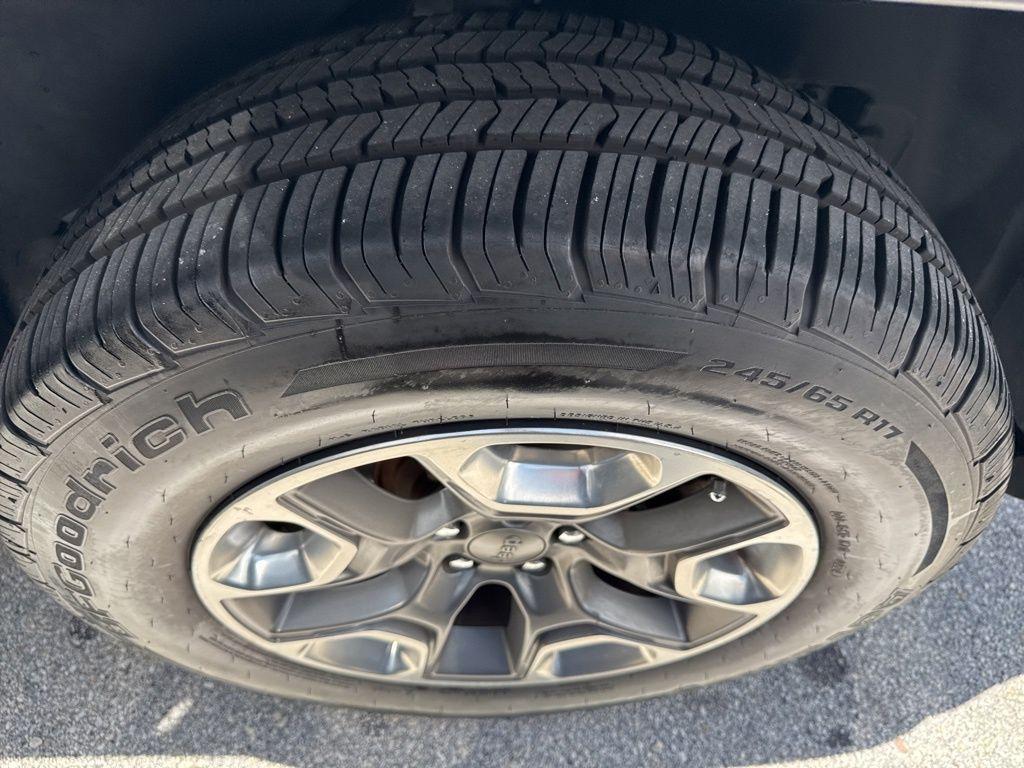 used 2019 Jeep Cherokee car, priced at $14,865