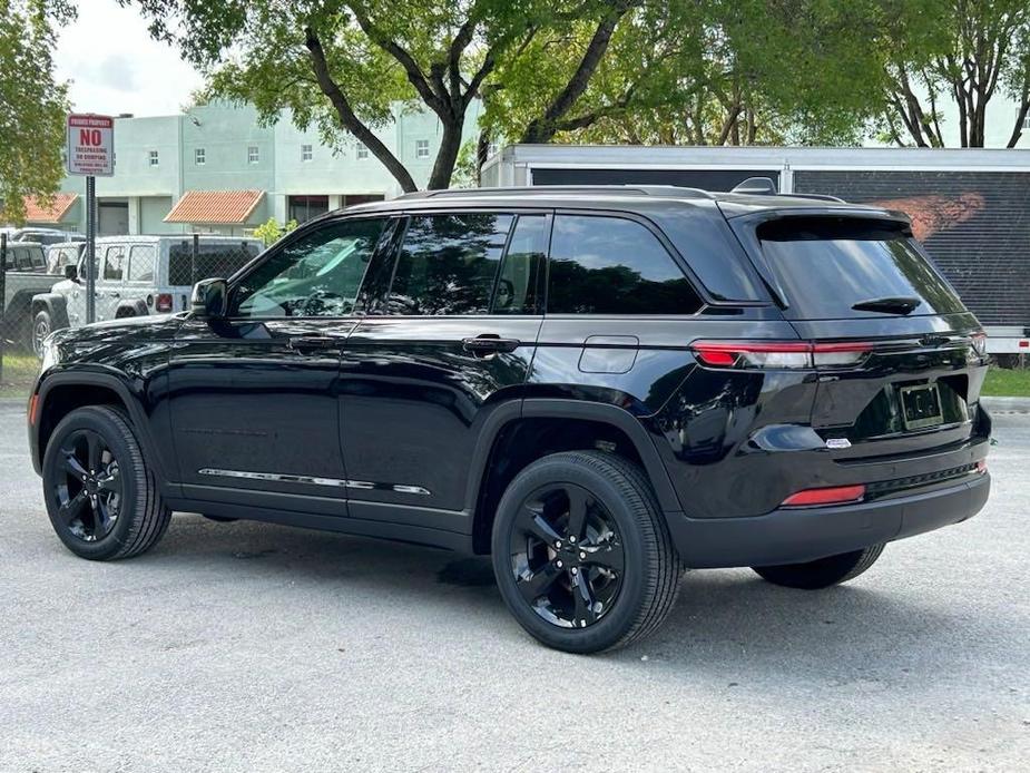 new 2024 Jeep Grand Cherokee car, priced at $43,018