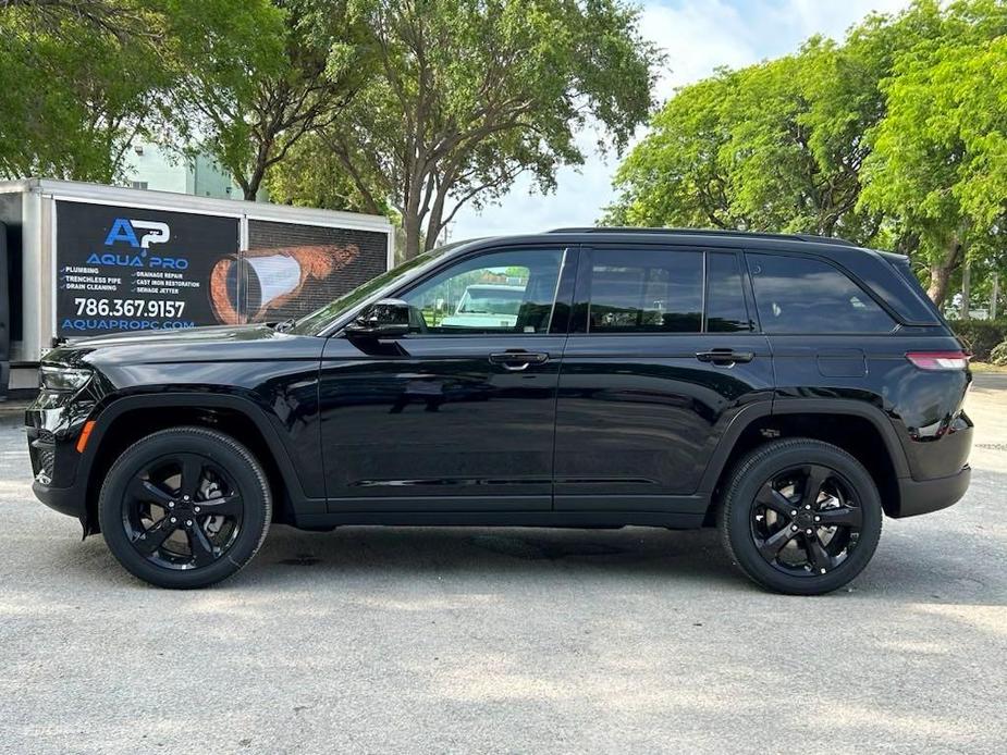 new 2024 Jeep Grand Cherokee car, priced at $43,018