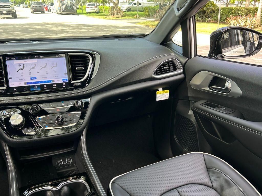 new 2025 Chrysler Pacifica Hybrid car, priced at $50,752