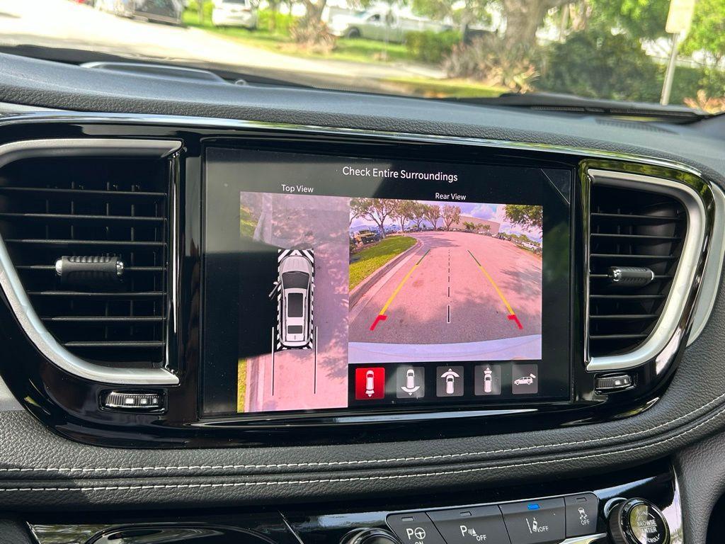 new 2025 Chrysler Pacifica Hybrid car, priced at $50,752