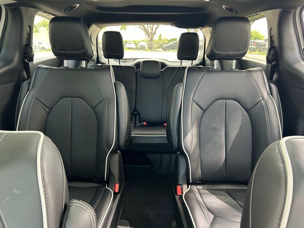 new 2025 Chrysler Pacifica Hybrid car, priced at $50,752