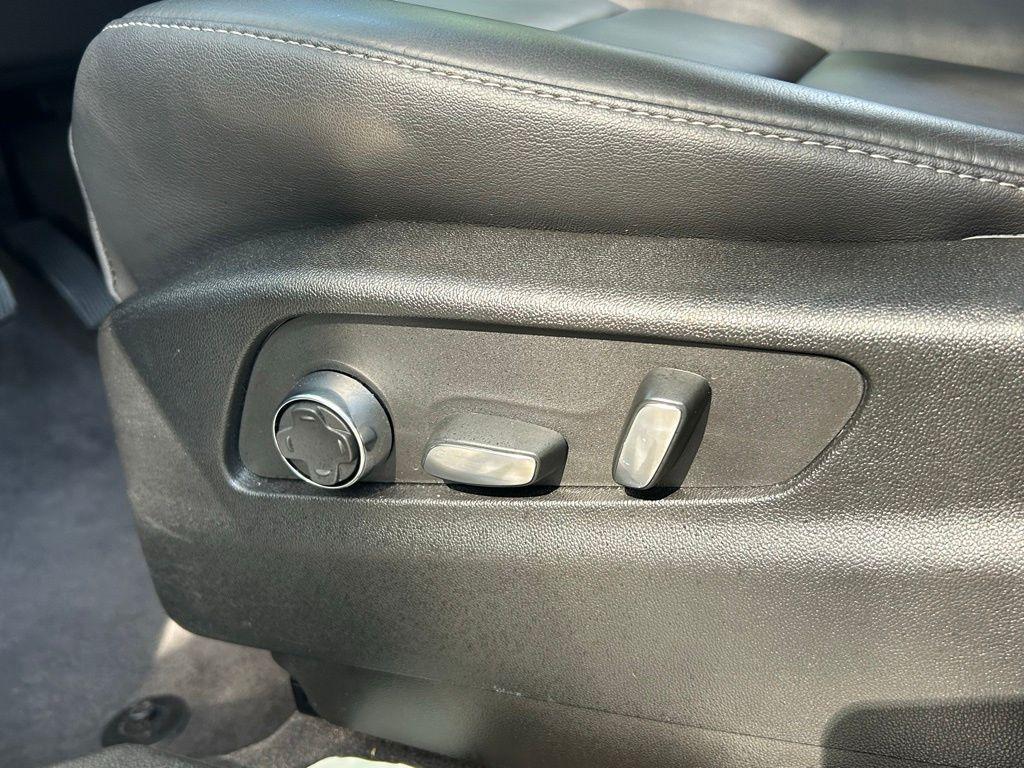 used 2025 Cadillac XT4 car, priced at $38,898