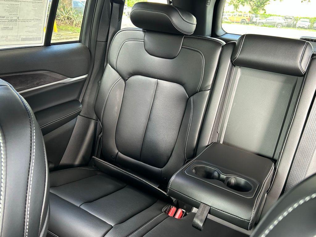new 2025 Jeep Grand Cherokee car, priced at $39,148